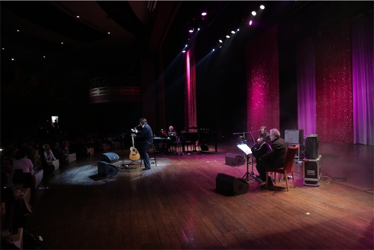 Bernard Sauvat Au Casino Du Liban